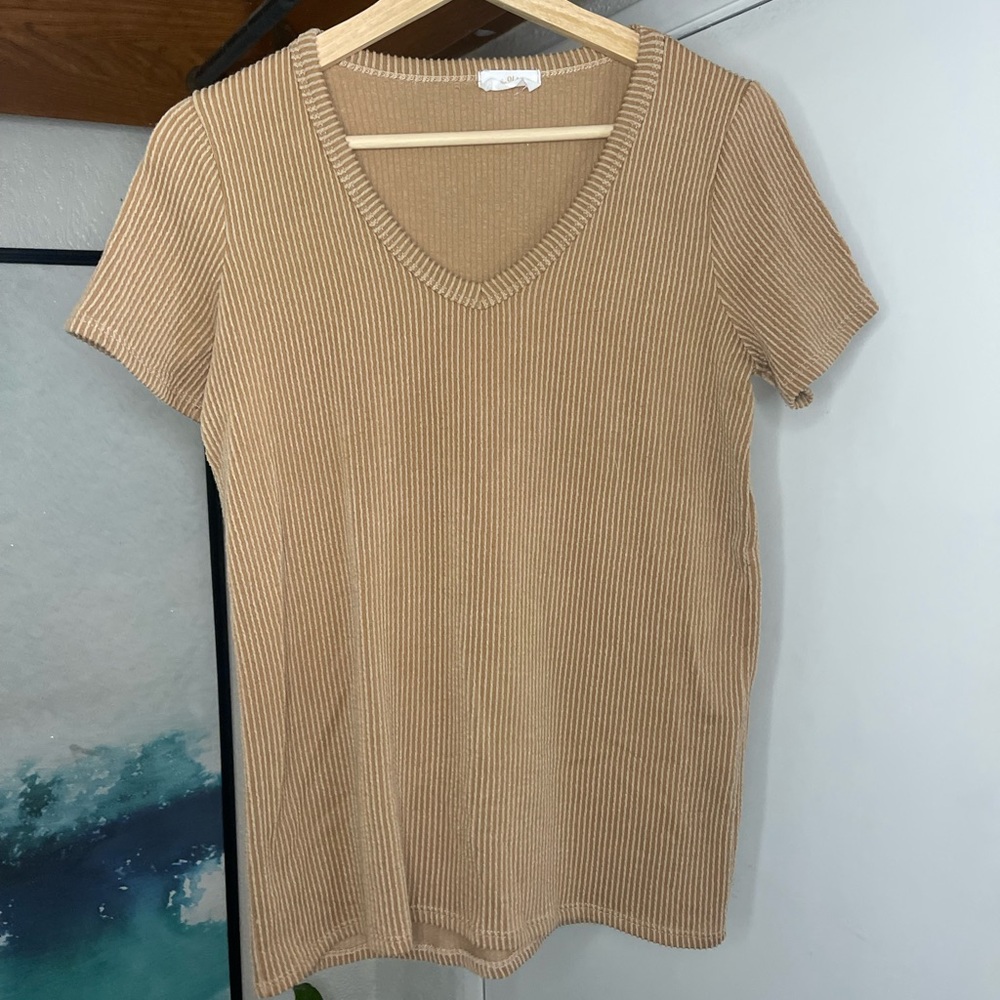 tan ribbed Tshirt